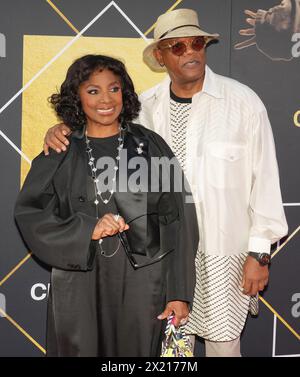 Los Angeles, Stati Uniti. 18 aprile 2024. (L-R) LaTanya Richardson Jackson e Samuel L. Jackson al 2024 TCM Classic Film Festival Opening Night of PULP FICTION tenutosi al TCL Chinese Theatre di Hollywood, CALIFORNIA, giovedì 18 aprile 2024. (Foto di Sthanlee B. Mirador/Sipa USA) credito: SIPA USA/Alamy Live News Foto Stock