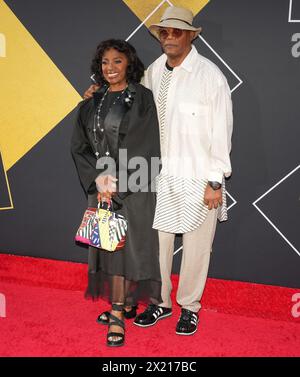 Los Angeles, Stati Uniti. 18 aprile 2024. (L-R) LaTanya Richardson Jackson e Samuel L. Jackson al 2024 TCM Classic Film Festival Opening Night of PULP FICTION tenutosi al TCL Chinese Theatre di Hollywood, CALIFORNIA, giovedì 18 aprile 2024. (Foto di Sthanlee B. Mirador/Sipa USA) credito: SIPA USA/Alamy Live News Foto Stock