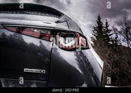 Mazda CX-30 parte posteriore Skyactivx colore grigio polimetallo Foto Stock