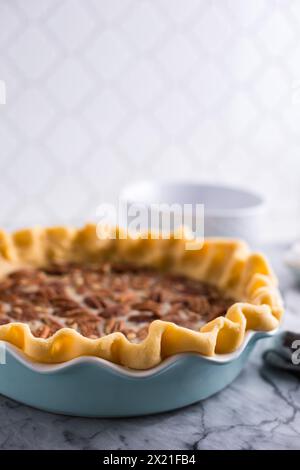 Torta pecan non cotta pronta per la cottura Foto Stock