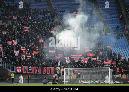 Roma, Italia. 18 aprile 2024. Stadio Olimpico, Roma, Italia - i tifosi milanesi durante UEFA Europa League - quarti di finale - partita di calcio 2° tappa, Roma vs Milano, 18 apr 2024 (foto di Roberto Ramaccia/Sipa USA) crediti: SIPA USA/Alamy Live News Foto Stock