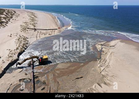 Al fine di preservare le spiagge esistenti, la sabbia è regolarmente accumulata sulla costa olandese, vista aerea, Paesi Bassi, Ouddorp, Duinen van Goeree Foto Stock