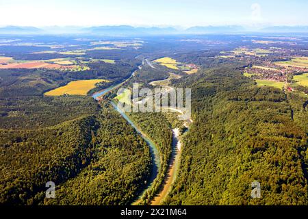 Isar a sud di Monaco, vicino a Baldham, vista verso le Alpi, foto aerea, 19/07/2022, Germania, Baviera, Oberbayern, alta Baviera Foto Stock