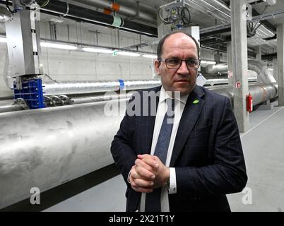 Praga, Repubblica Ceca. 19 aprile 2024. Il ministro ceco dell'Agricoltura Marek Vyborny incontra i rappresentanti della società di gestione delle acque Prazske vodovody a kanalizace (PVK) e del distributore Veolia nell'impianto centrale di trattamento delle acque reflue a Praga, Repubblica Ceca, 19 aprile 2024. Crediti: Michal Krumphanzl/CTK Photo/Alamy Live News Foto Stock