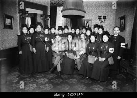 Delegazione della Croce Rossa giapponese in viaggio verso l'Europa, 1/12/15, 1915. Foto Stock