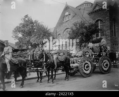 Galleggiante che rappresenta Fort Shafter, Floral Parade, Honolulu, 1910. Foto Stock