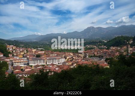 Vista di Castelnuovo di Garfagnana, nella provincia di Lucca, Toscana, Italia Foto Stock