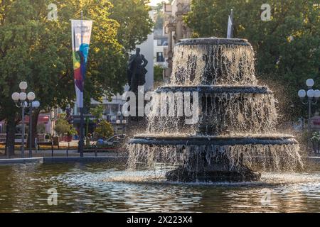 Geografia / viaggi, Germania, Assia, Wiesbaden, fontana sul verde di spillo di fronte al kurhaus, ULTERIORI DIRITTI-CLEARANCE-INFO-NON-DISPONIBILI Foto Stock