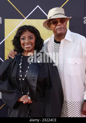 Hollywood, California. 18 aprile 2024. Latanya Richardson Jackson, Samuel L. Jackson al TCM Classic Film Festival Opening Night: Pulp Fiction il 18 aprile 2024 al TCL Chinese Theater IMAX di Hollywood, California Credit: Faye Sadou/Media Punch/Alamy Live News Foto Stock