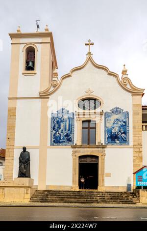 La Chiesa di vera Cruz di Aveiro in Portogallo. Una famosa città portoghese conosciuta per il suo fiume e i suoi canali. Aveiro è la capitale del Beira Litoral pro Foto Stock