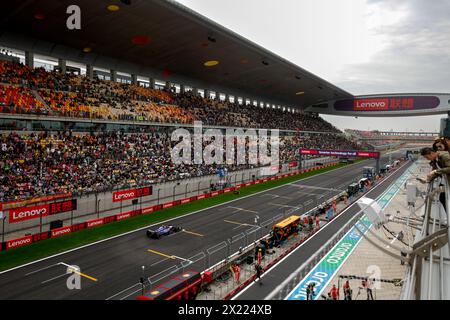 Shanghai, Chine. 19 aprile 2024. 22 TSUNODA Yuki (jap), Visa Cash App RB F1 Team VCARB 01, azione durante la Formula 1 Lenovo Chinese Grand Prix 2024, 5° round del Campionato del mondo di Formula 1 2024 dal 19 al 21 aprile 2024 sul circuito Internazionale di Shanghai, a Shanghai, Cina - foto DPPI Credit: media DPPI/Alamy Live News Foto Stock