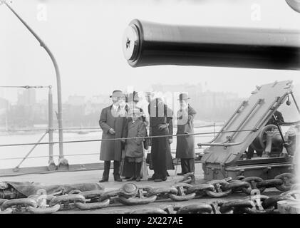 Visitatori a bordo della USS Connecticut 11/10, 1911. Foto Stock