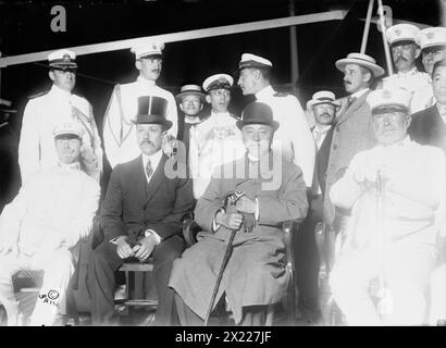 Gen. Virbeck [cioè, Verbeck; Chandler Hale; Adm. Togo; [e] Gen. Grant, 1911. mostra gli uomini della Lusitania che accolgono l'ammiraglio giapponese Togo Heihachiro a New York City, tra cui l'assistente segretario di stato Chandler Hale, il maggior generale Frederick D. Grant e l'aiutante generale William Verbeck della New York National Guard. Foto Stock