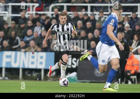 Harvey Barnes of Newcastle - Newcastle United V Everton, Premier League, St James' Park, Newcastle upon Tyne, Regno Unito - 2 aprile 2024 solo uso editoriale - si applicano restrizioni DataCo Foto Stock