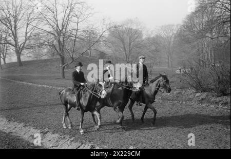 Equitazione - Central Park, tra c1910 e c1915. Foto Stock