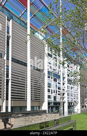 L'edificio UK Home Office al 2 di Marsham Street, Londra. Progettato dall'architetto Terry Farrell. Elevazione principale e ingresso. Foto Stock