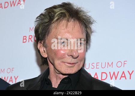 Barry Manilow presenta una vetrina dedicata al musical di Broadway Harmony al Museum of Broadway il 18,2024 aprile a New York. Foto Stock