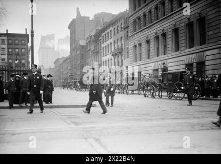 Morgan funerale - guardia di polizia Stuyvesant Sq., 1913. Mostra il funerale del finanziere John Pierpont Morgan (1837-1913) che ha avuto luogo il 14 aprile 1913 a New York. Foto Stock