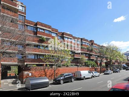 Il Lillington Gardens Estate, un pluripremiato sistema di alloggi pubblici costruito negli anni '1960/70 Altitudine di Tachbrook Street. Darbourne & Dark Architects. Foto Stock