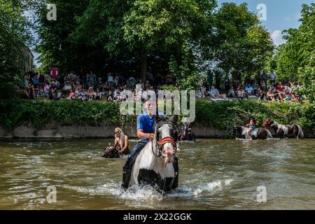 Appleby-in-Westmorland, Cumbria, Inghilterra, Regno Unito. 10 giugno 2023. Nella regione di 10.000 zingari e viaggiatori si riuniscono per l'annuale Appleby Horse Fair Foto Stock