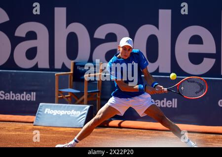 Barcellona, Spagna. 19 aprile 2024. Open Barcelona ATP 500 Matteo Arnaldi vs Casper Ruud, l'italiano Arnaldi e il norvegese Ruud affrontano nei quarti di finale del torneo di Barcellona." Nella foto: Matteo Arnaldi News Sports - Barcellona, Spagna venerdì 19 aprile 2024 (foto di Eric Renom/LaPresse) credito: LaPresse/Alamy Live News Foto Stock