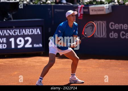 Barcellona, Spagna. 19 aprile 2024. Open Barcelona ATP 500 Matteo Arnaldi vs Casper Ruud, l'italiano Arnaldi e il norvegese Ruud affrontano nei quarti di finale del torneo di Barcellona." Nella foto: Matteo Arnaldi News Sports - Barcellona, Spagna venerdì 19 aprile 2024 (foto di Eric Renom/LaPresse) credito: LaPresse/Alamy Live News Foto Stock