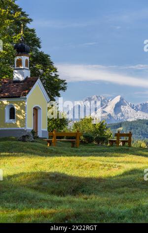 Cappella Maria Rast sul Buckelwiesen, Zugspitze, Krün, Baviera, Germania Foto Stock