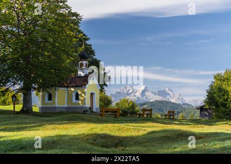 Cappella Maria Rast sul Buckelwiesen, Zugspitze, Krün, Baviera, Germania Foto Stock