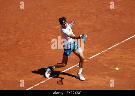 Barcellona, Spagna. 19 aprile 2024. Tomas Martin Etcheverry (ARG), Etcheverry durante il singolare quarto di finale contro Cameron Norrie nel torneo di tennis Barcelona Open Banc Sabadell al Real Club de Tenis de Barcelona di Barcellona, Spagna. Crediti: Mutsu Kawamori/AFLO/Alamy Live News Foto Stock