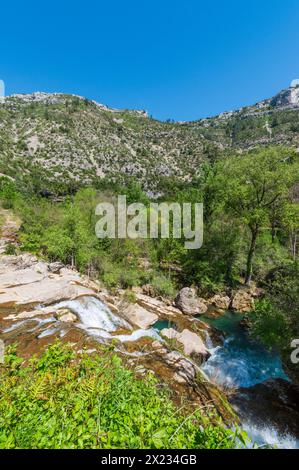 Cascate la Vis nella frazione di Navacelles, cirque de Navacelles, Hérault, Francia Foto Stock