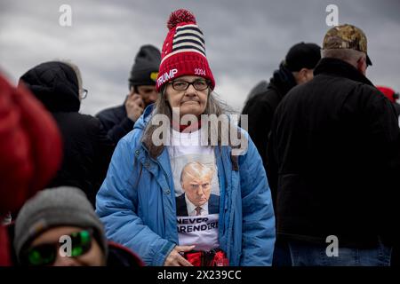 Brooklyn, New York, Stati Uniti. 13 aprile 2024. I sostenitori dell'ex presidente Trump partecipano a una manifestazione elettorale il 13 aprile 2024 a Schnecksville, Pennsylvania. Trump e il presidente democratico Joe Biden sono i primi candidati per la presidenza nelle prossime elezioni generali del 2024 novembre. (Credit Image: © Michael Nigro/Pacific Press via ZUMA Press Wire) SOLO PER USO EDITORIALE! Non per USO commerciale! Foto Stock