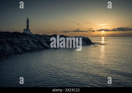 Faro a Cap de Favàritx all'alba, Minorca, Isole Baleari, Spagna, Europa Foto Stock