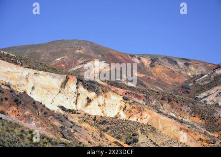 Cile; Cile settentrionale; regione di Arica y Parinacota; vicino a Putre; paesaggio montano vicino alle terme di Jurasi Foto Stock