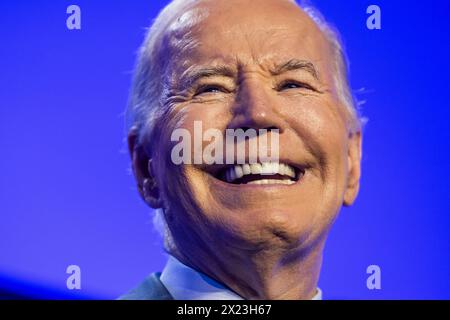 Washington, Stati Uniti. 19 aprile 2024. Il presidente Joe Biden interviene alla conferenza internazionale IBEW (International Brotherhood of Electrical Workers) Construction and Maintenance che si terrà a Washington DC venerdì 19 aprile 2024. Foto della piscina di Jim lo Scalzo/UPI credito: UPI/Alamy Live News Foto Stock