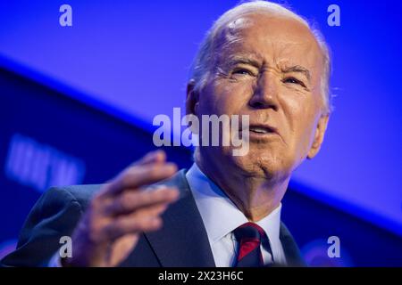 Washington, Stati Uniti. 19 aprile 2024. Il presidente Joe Biden interviene alla conferenza internazionale IBEW (International Brotherhood of Electrical Workers) Construction and Maintenance che si terrà a Washington DC venerdì 19 aprile 2024. Foto della piscina di Jim lo Scalzo/UPI credito: UPI/Alamy Live News Foto Stock