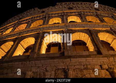 Colosseo di notte, Roma, Italia Foto Stock