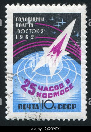 RUSSIA - CIRCA 1962: Francobollo stampato dalla Russia, mostra Vostok 2 che va nello spazio, circa 1962 Foto Stock