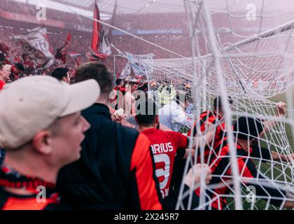 Leverkusen, BayArena, 14.04.2024: Jubel nach dem 5:0 Tor von Florian Wirtz (Leverkusen), Platzsturm der Leverkusener fans bei der Meisterschaftsfeier Foto Stock