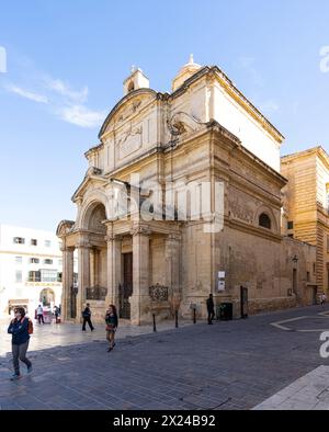 La Valletta, Malta, 4 aprile 2024. Vista esterna della St. La chiesa di Caterina d'Alessandria nel centro della città Foto Stock