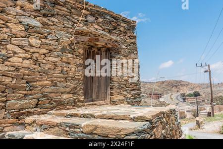 Un antico castello costruito utilizzando pietre in architettura antica chiamato Bakhroush Ben Alas Castle si trova nella regione di al Baha in Arabia Saudita Foto Stock