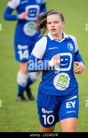 Gent, Belgio. 19 aprile 2024. Karlijn Helsen di KAA Gent Ladies, in azione durante una partita di calcio tra KAA Gent Ladies e RSCA Women, venerdì 19 aprile 2024 alla Chillax Arena di Gent, il giorno 5 del play-off del gruppo A della competizione femminile Super League. BELGA PHOTO JASPER JACOBS credito: Belga News Agency/Alamy Live News Foto Stock