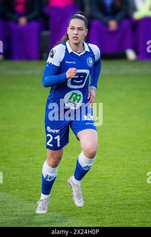 Gent, Belgio. 19 aprile 2024. KAA Gent Ladies's Elfi Maass in azione durante una partita di calcio tra KAA Gent Ladies e RSCA Women, venerdì 19 aprile 2024 presso la Chillax Arena di Gent, il giorno 5 del play-off gruppo A della competizione femminile Super League. BELGA PHOTO JASPER JACOBS credito: Belga News Agency/Alamy Live News Foto Stock
