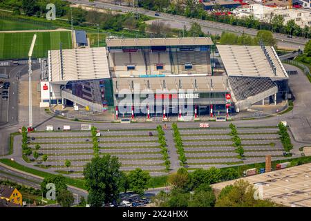 Luftbild, FußballStadion an der Hafenstraße des Clubs Rot-Weiss Essen, ,Essen, Ruhrgebiet, Nordrhein-Westfalen, Deutschland ACHTUNGxMINDESTHONORARx60xEURO *** Vista aerea, stadio di calcio al Hafenstraße del club Rot Weiss Essen, ,Essen, zona Ruhr, Renania settentrionale-Westphalia, Germania Foto Stock