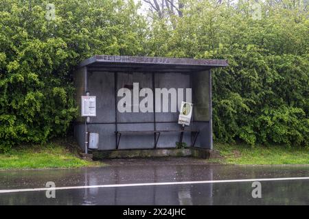 Radevormwald, Kettlershaus, Wartehäuschen, Linie 134Bushaltestelle, Nahverkehr auf dem Land, Oberbergischer Kreis, NRW, Deutschland, Nahverkehr ländlich *** Radevormwald, Kettlershaus, fermata autobus linea 134, trasporto locale in campagna, Oberbergischer Kreis, NRW, Germania, trasporto locale rurale Foto Stock