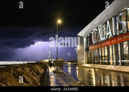 Temporale nel porto di Calais, Francia, foto Foto Stock