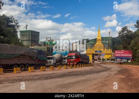 BOTEN, LAOS - 14 NOVEMBRE 2019: Vista della migrazione laotiana del posto di frontiera di Mohan-Boten, Laos Foto Stock