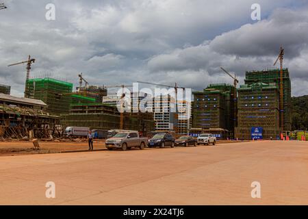 BOTEN, LAOS - 14 NOVEMBRE 2019: Cantiere nella città di Boten al confine tra Laos e Cina Foto Stock