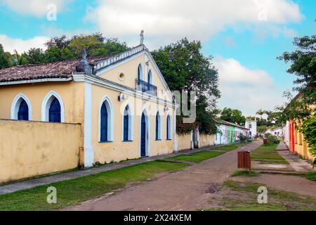 Vecchie case storiche nel centro storico della città vecchia di Porto Seguro, nello stato di Bahia, Brasile Foto Stock