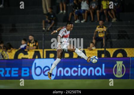 Novo Horizonte, Brasile. 20 aprile 2024. SP - NOVO HORIZONTE - 04/19/2024 - BRASILEIRO B 2024, NOVORIZONTINO x CRB - Leo Pereira giocatore CRB durante una partita contro Novorizontino allo stadio Jorge Ismael de Biasi per il campionato brasiliano B 2024. Foto: Pedro Zacchi/AGIF credito: AGIF/Alamy Live News Foto Stock