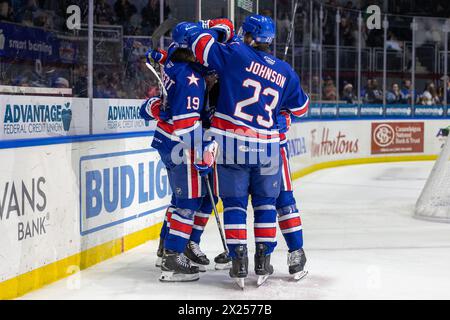 19 aprile 2024: I giocatori dei Rochester Americans celebrano un gol nel secondo periodo contro i Cleveland Monsters. I Rochester Americans ospitarono i Cleveland Monsters in una partita della American Hockey League alla Blue Cross Arena di Rochester, New York. (Jonathan tenca/CSM) Foto Stock